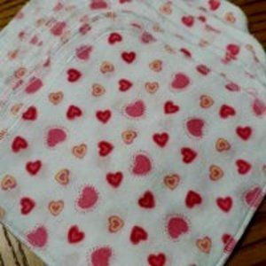 8 heart print cloth wipes